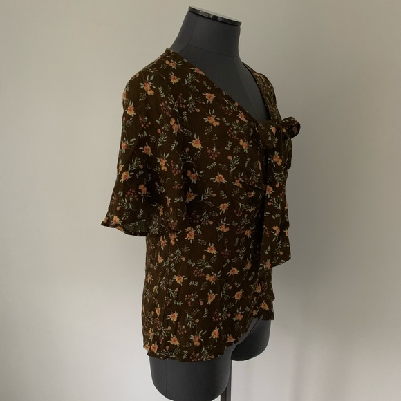 CHARMING CHARLIE Olive Floral Short Bell Fall Top - Picture 5 of 8